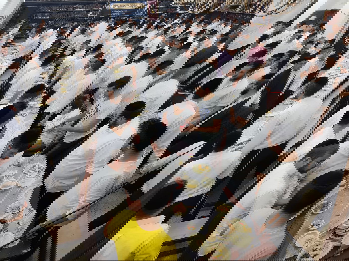 בבין הזמנים: הבחורים סיימו את הש"ס לעילוי נשמת בנו של 'הנגיד'