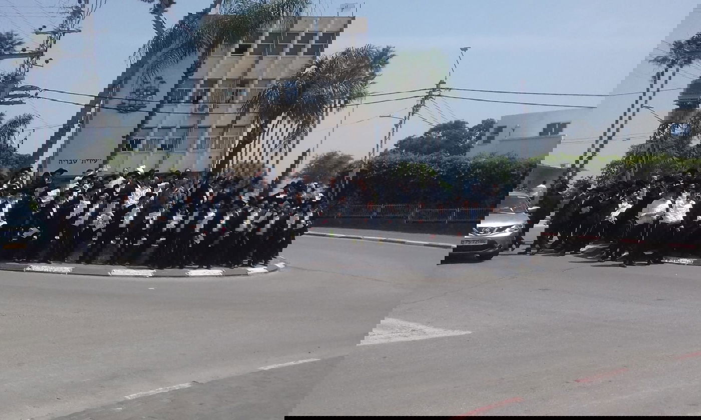 אברכי טבריה הפגינו: "אנחנו משלמים ארנונה"