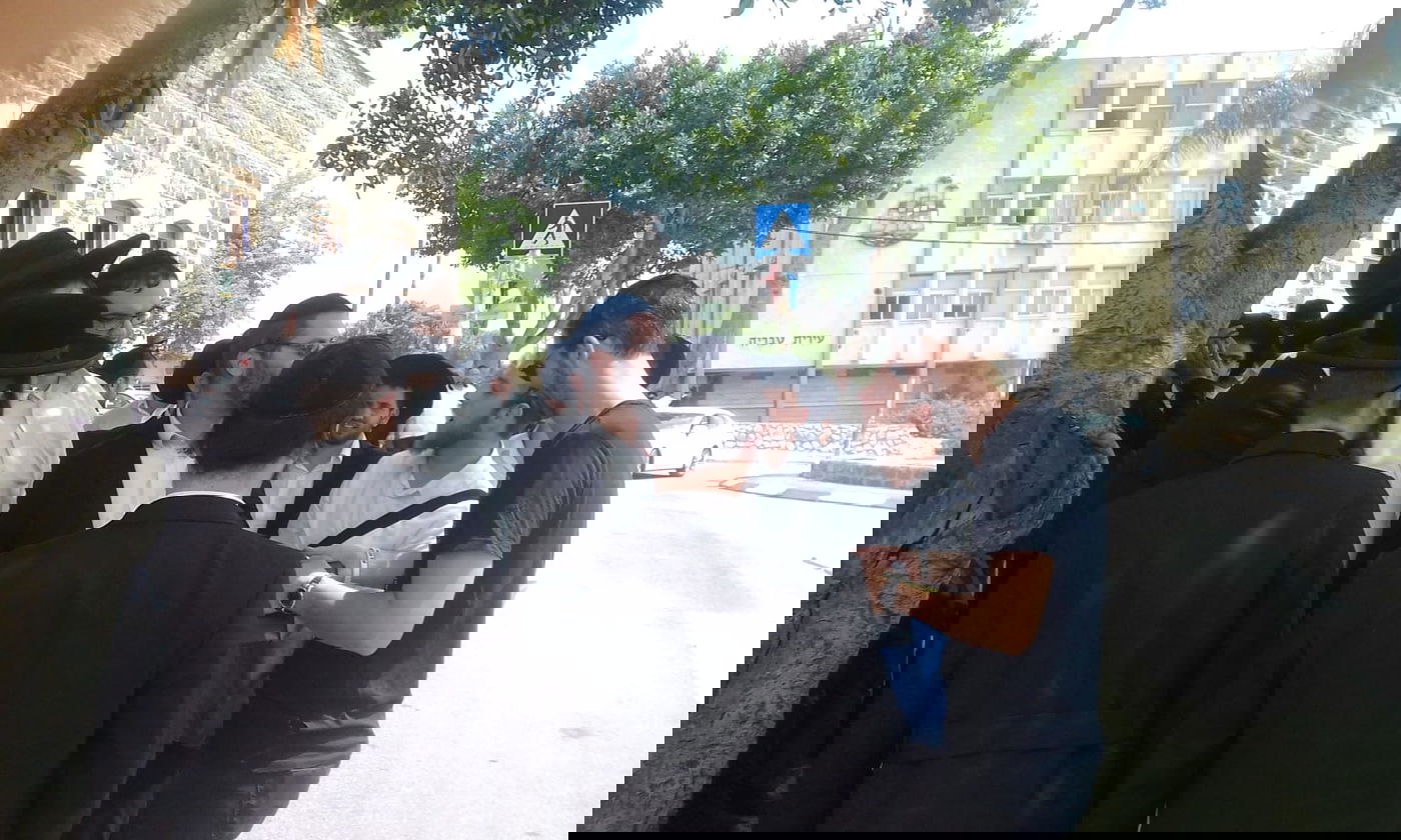 אברכי טבריה הפגינו: "אנחנו משלמים ארנונה"