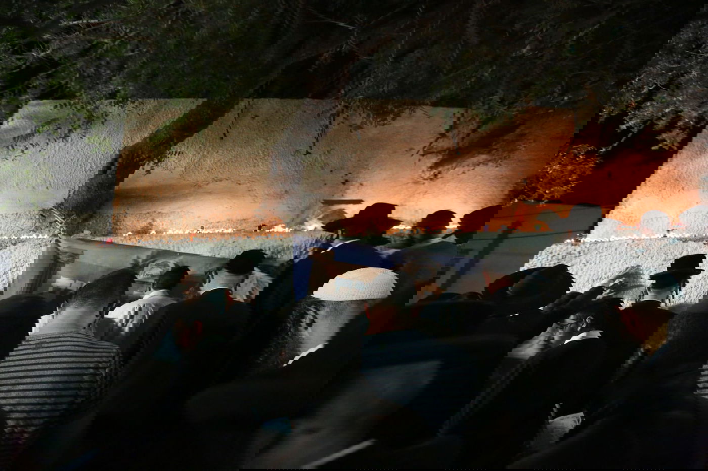 אלפים התפללו בקברו של יהושע בן נון • צפו