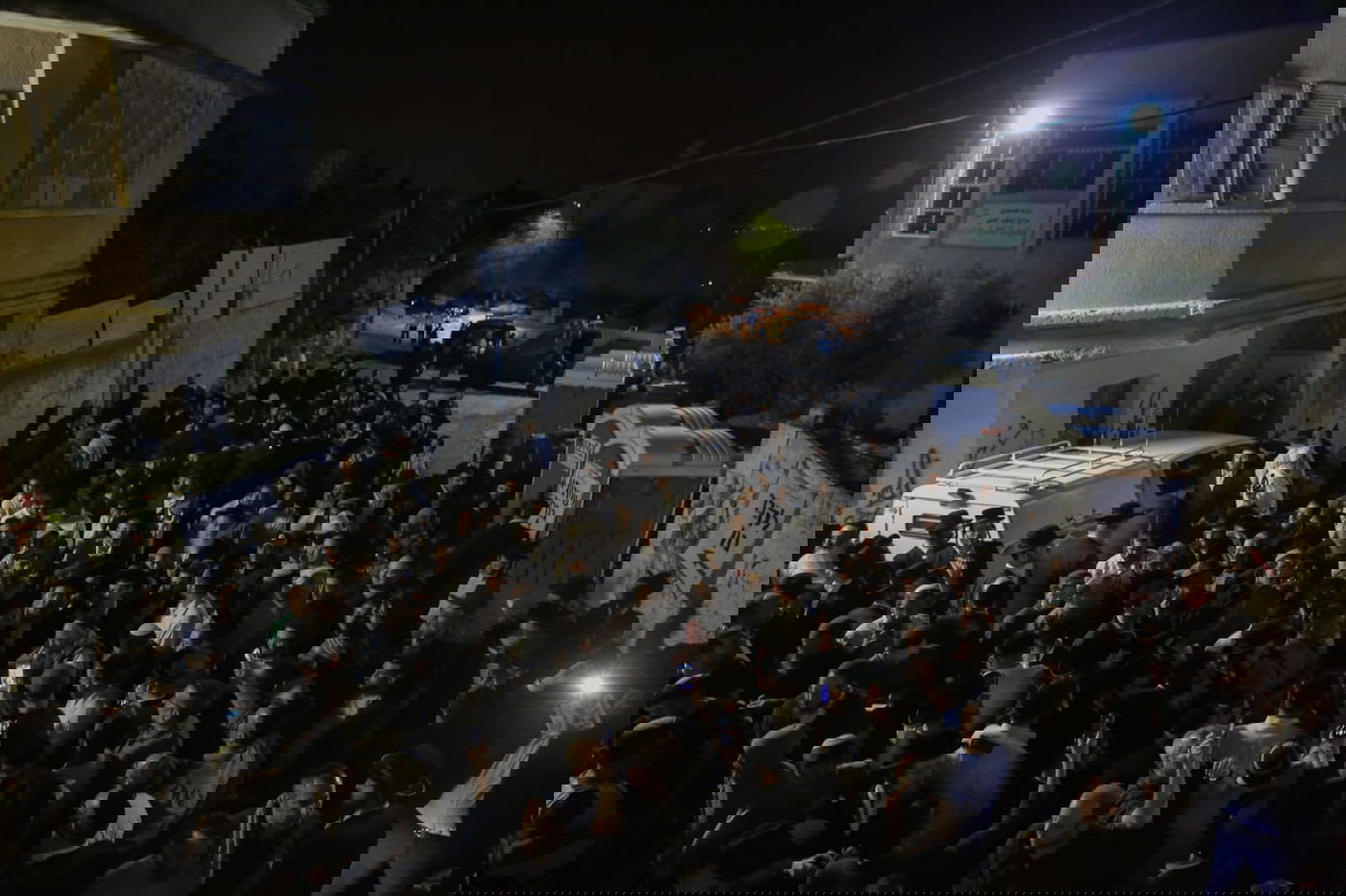 אלפים התפללו בקברו של יהושע בן נון • צפו