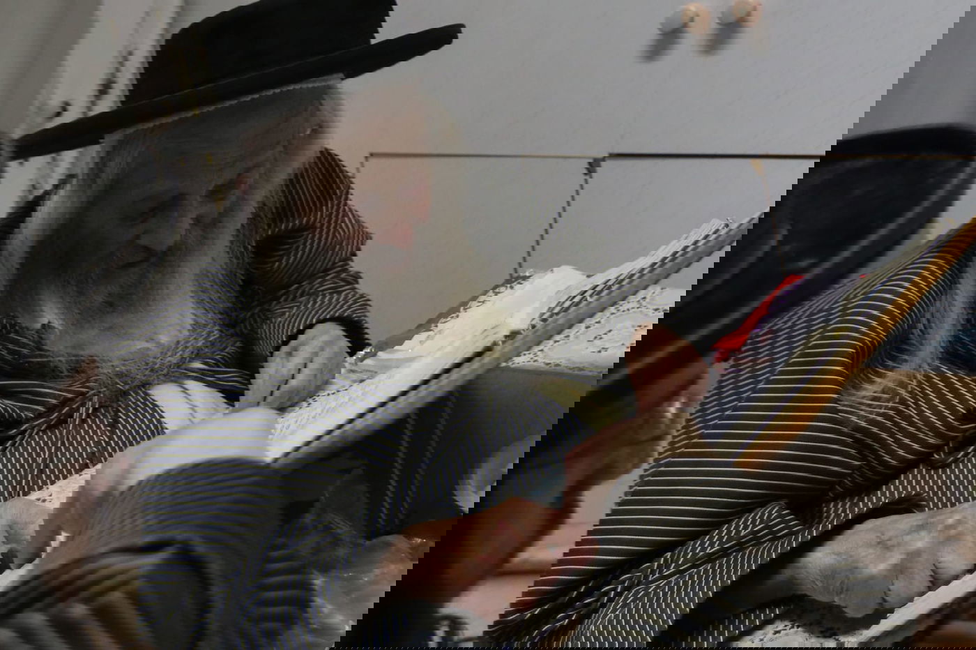 ניצחון הרוח: מציל היהודים בשואה שקוע בלימוד