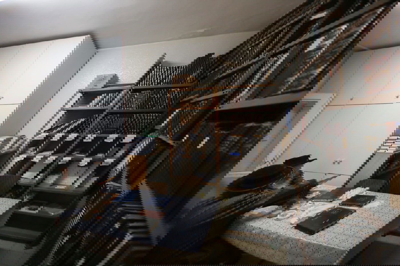 ניצחון הרוח: מציל היהודים בשואה שקוע בלימוד