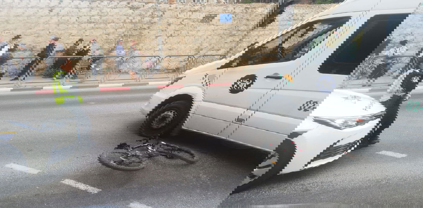 צעיר חרדי שרכב על אופניים נפצע בינוני