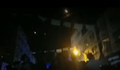 צפו: המוני פלסטינים צופים בשיגורים לישראל ופוצחים בצהלות