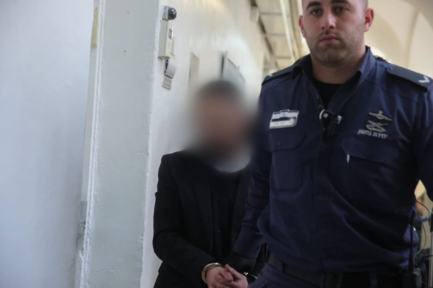 "החשוד" במהלך מעצרו