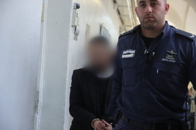 "החשוד" במהלך מעצרו