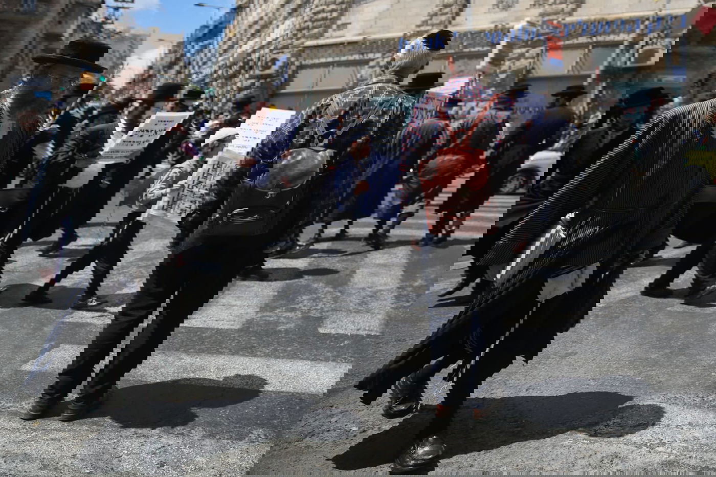 צפו: פרובוקציה קיצונית ושריפת דגל פלסטין