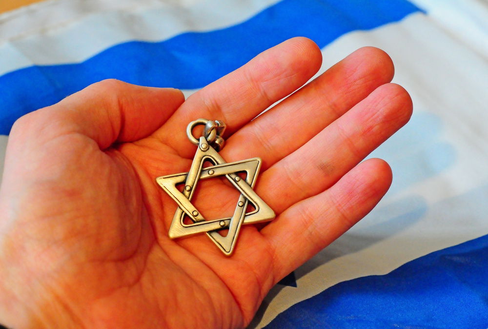 ונקדשתי בתוכם: התחברות עם אמונה ביום הזכרון