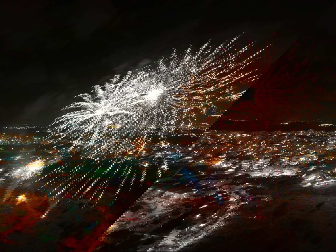 הזיקוקים שהאירו את העיר אלעד | תיעוד