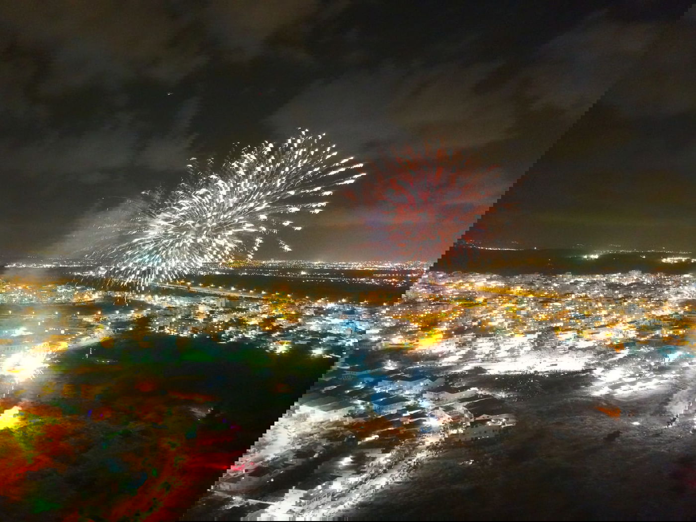 הזיקוקים שהאירו את העיר אלעד | תיעוד