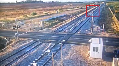 שיכור חמק בשניה האחרונה מהרכבת • צפו