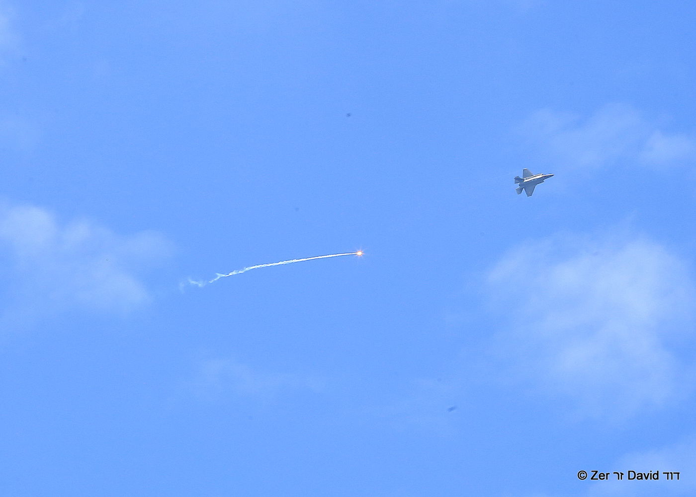 דוד זר ובנו צילמו יחד את המטס והמשט | צפו