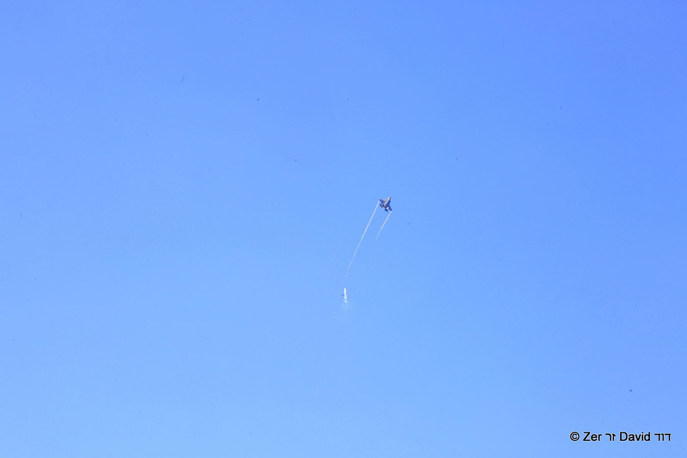 דוד זר ובנו צילמו יחד את המטס והמשט | צפו