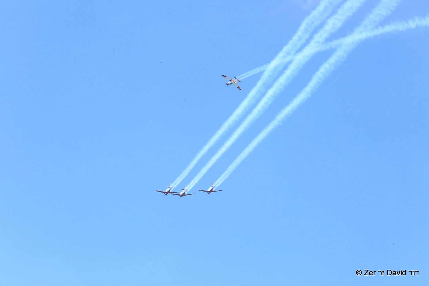 דוד זר ובנו צילמו יחד את המטס והמשט | צפו