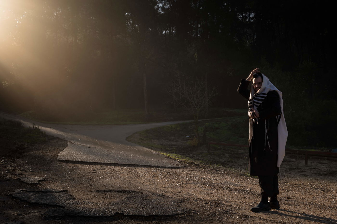 מרגש: כשהקדוש ר' פנחס מנחם פשווזמן הי"ד התפלל ביער | בלעדי