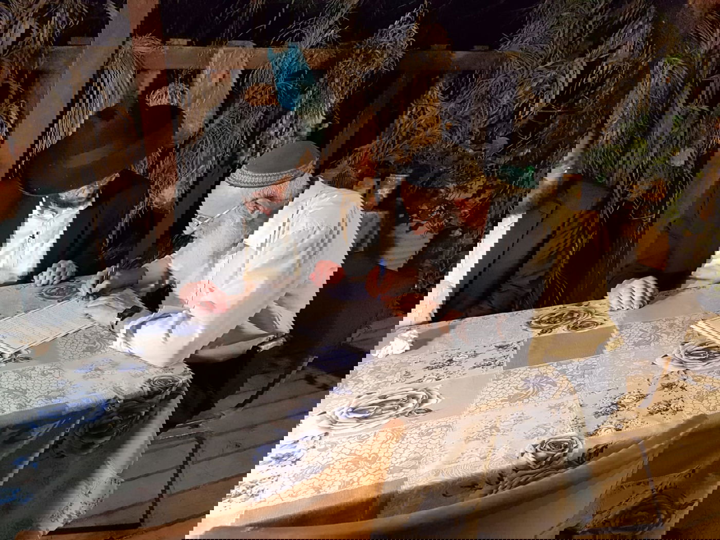 מעמד נתינת בכורי בהמה טהורה לכהן. צפו