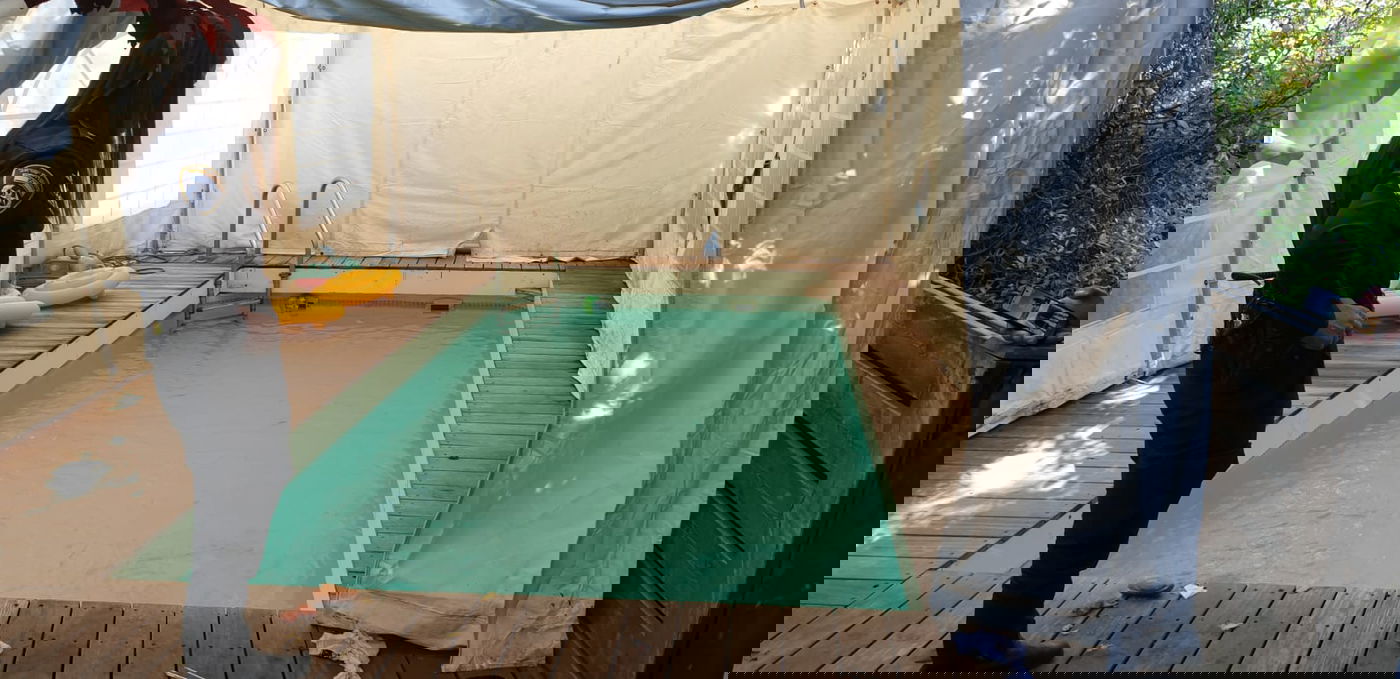 הבריכה בה טבע הפעוט