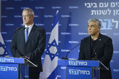 ישיבת סיעה בוטלה, לפיד מסר הצהרה בלי גנץ