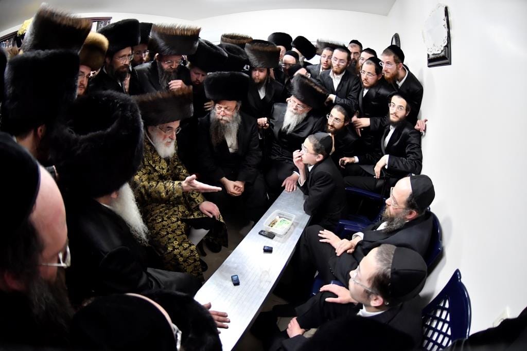 האדמו"ר מויז'ניץ ניחם את משפחת ההרוג