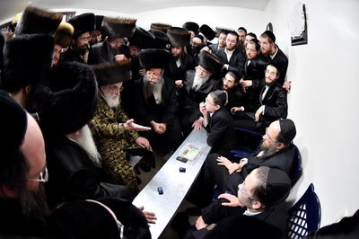 האדמו"ר מויז'ניץ ניחם את משפחת ההרוג