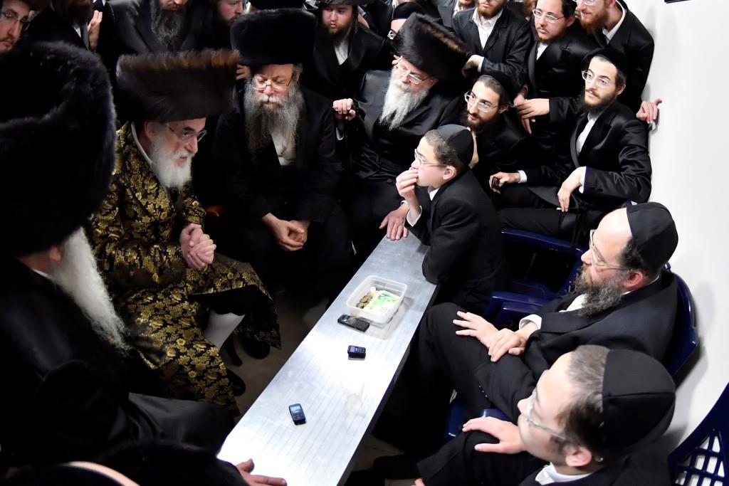 האדמו"ר מויז'ניץ ניחם את משפחת ההרוג