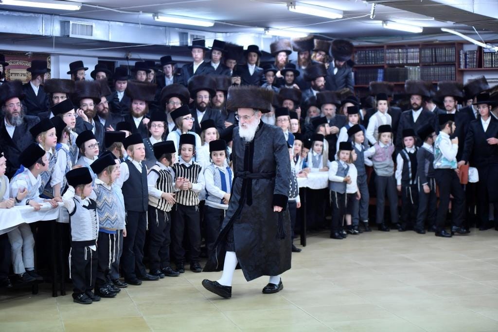 האדמו"ר מויז'ניץ ניחם את משפחת ההרוג