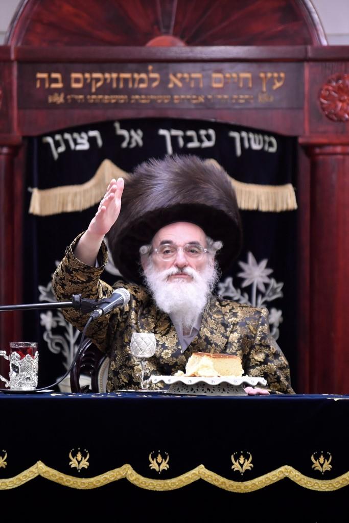 האדמו"ר מויז'ניץ ניחם את משפחת ההרוג