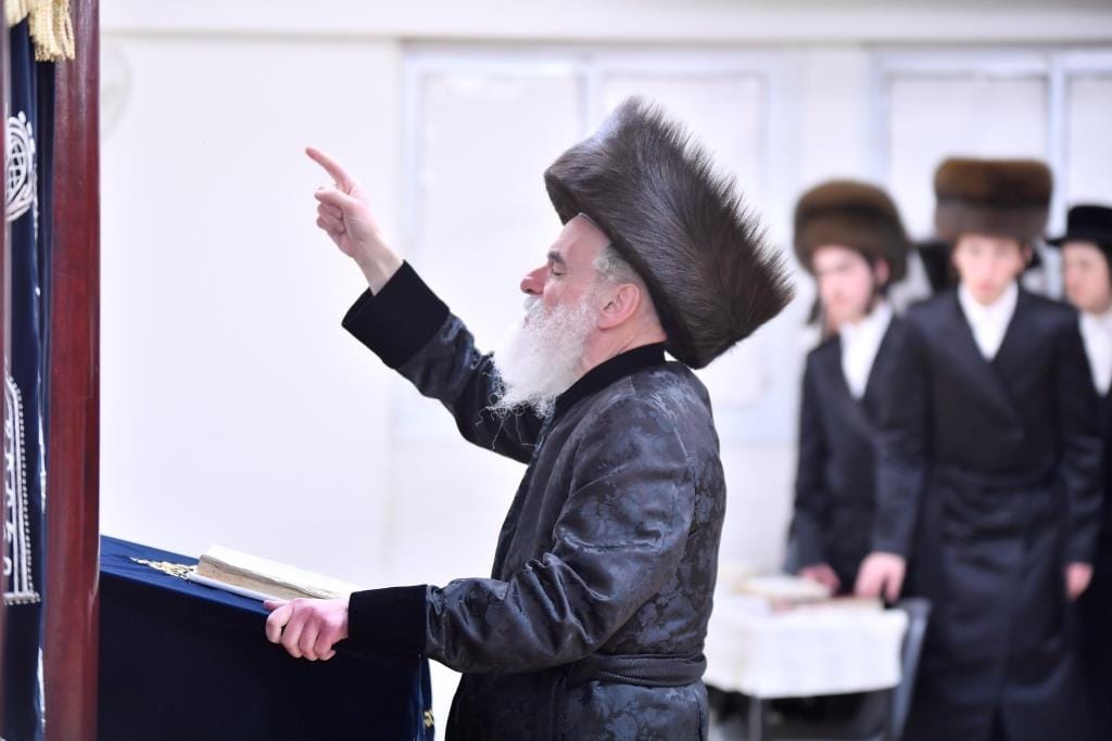 האדמו"ר מויז'ניץ ניחם את משפחת ההרוג