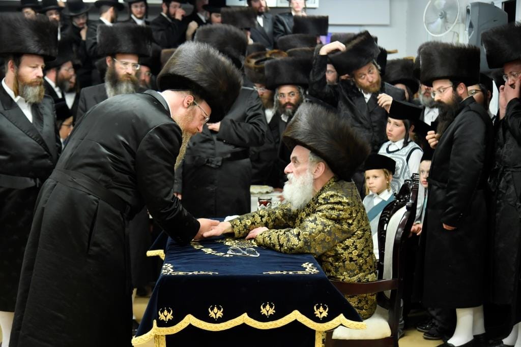 האדמו"ר מויז'ניץ ניחם את משפחת ההרוג