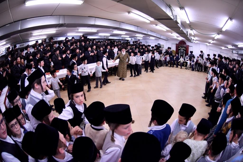 האדמו"ר מויז'ניץ ניחם את משפחת ההרוג