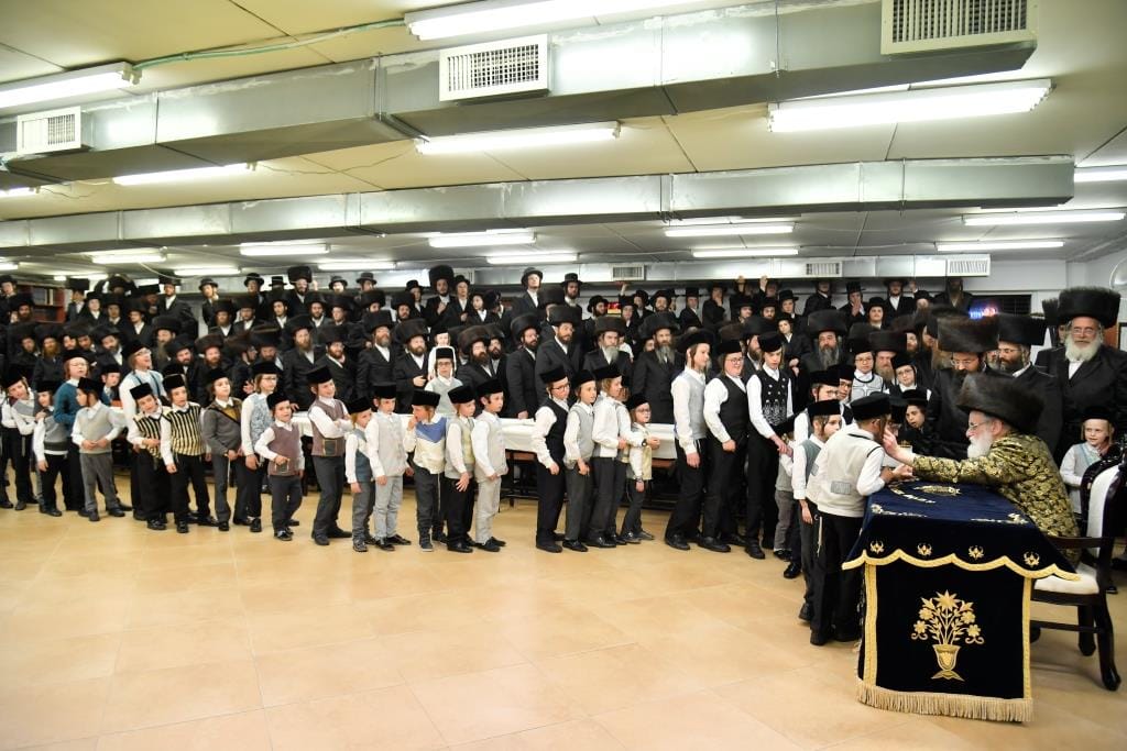 האדמו"ר מויז'ניץ ניחם את משפחת ההרוג