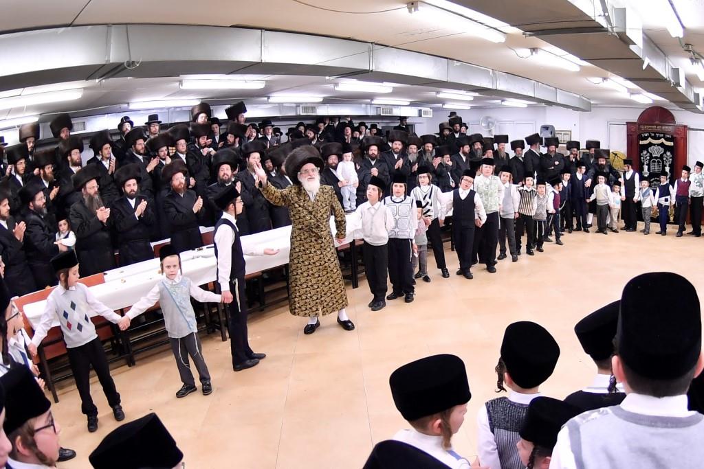 האדמו"ר מויז'ניץ ניחם את משפחת ההרוג