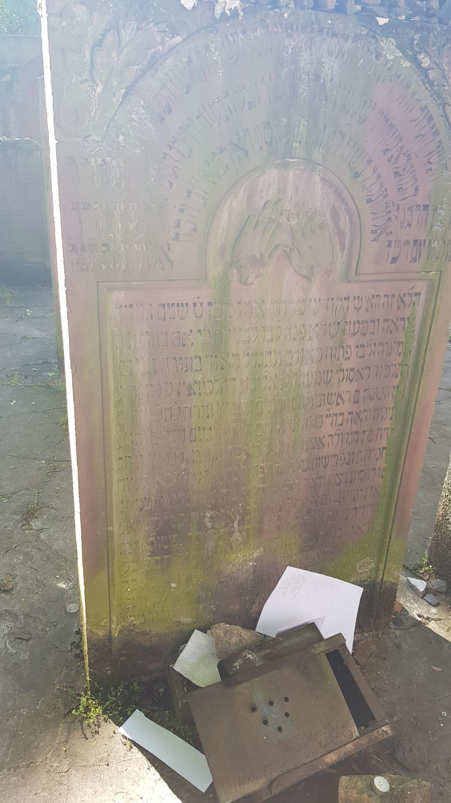 הגר"ד לאו ביקר בקברי הצדיקים בפרנקפורט