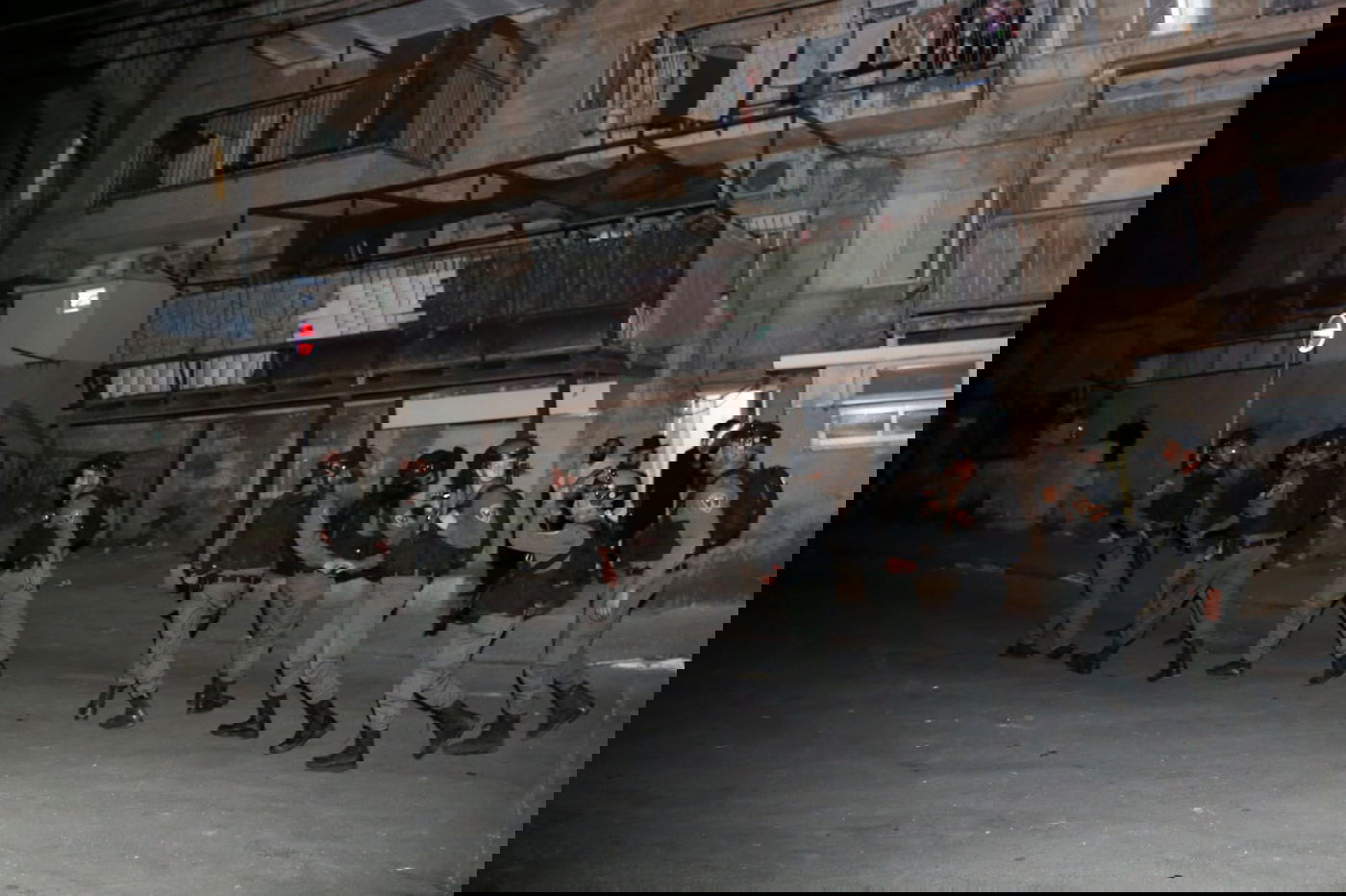 השוטרים בשכונה, לפנות בוקר