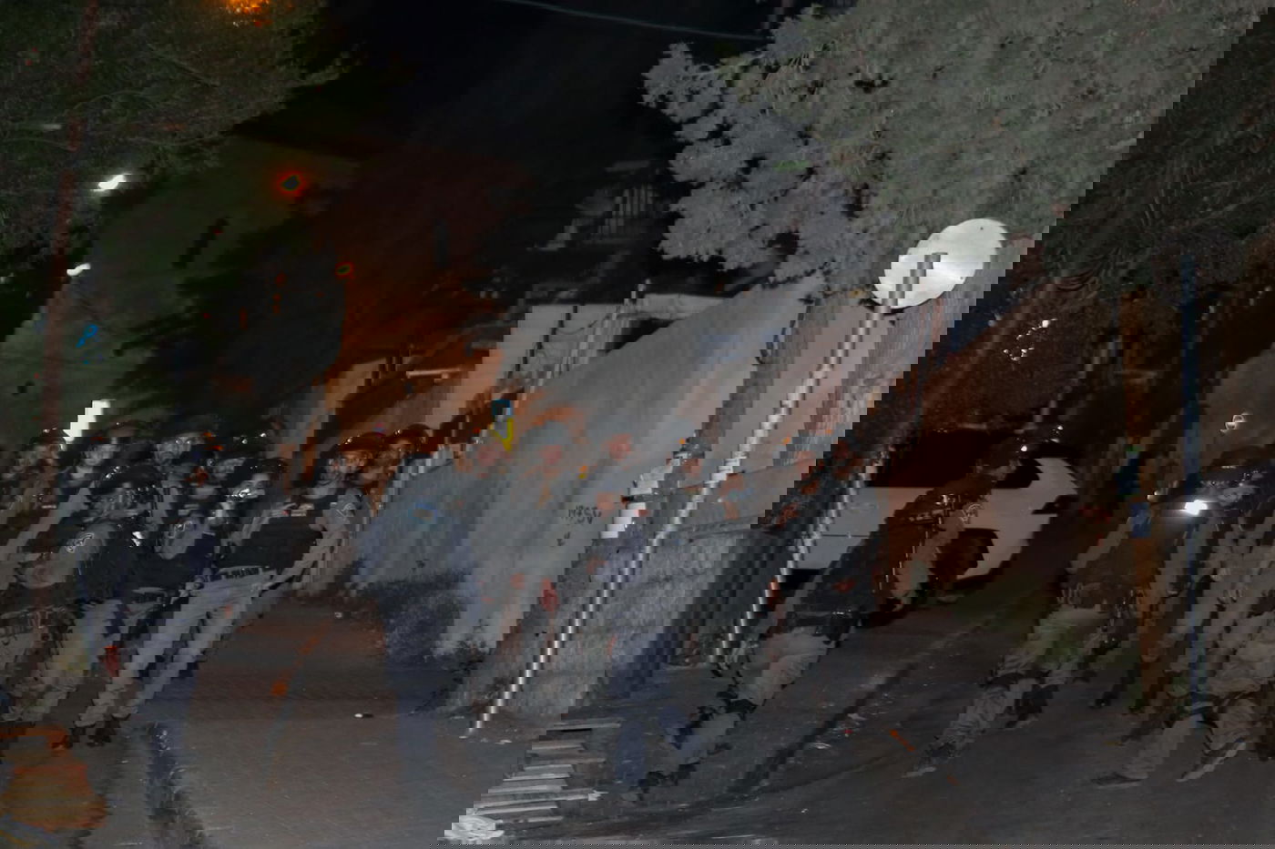 השוטרים בשכונה