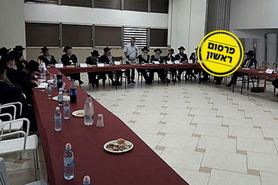 פגישת הרבנים עם בעלי המפעל