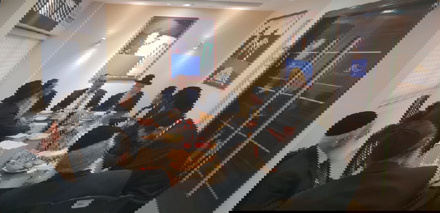 ישיבת הסיעה, הערב