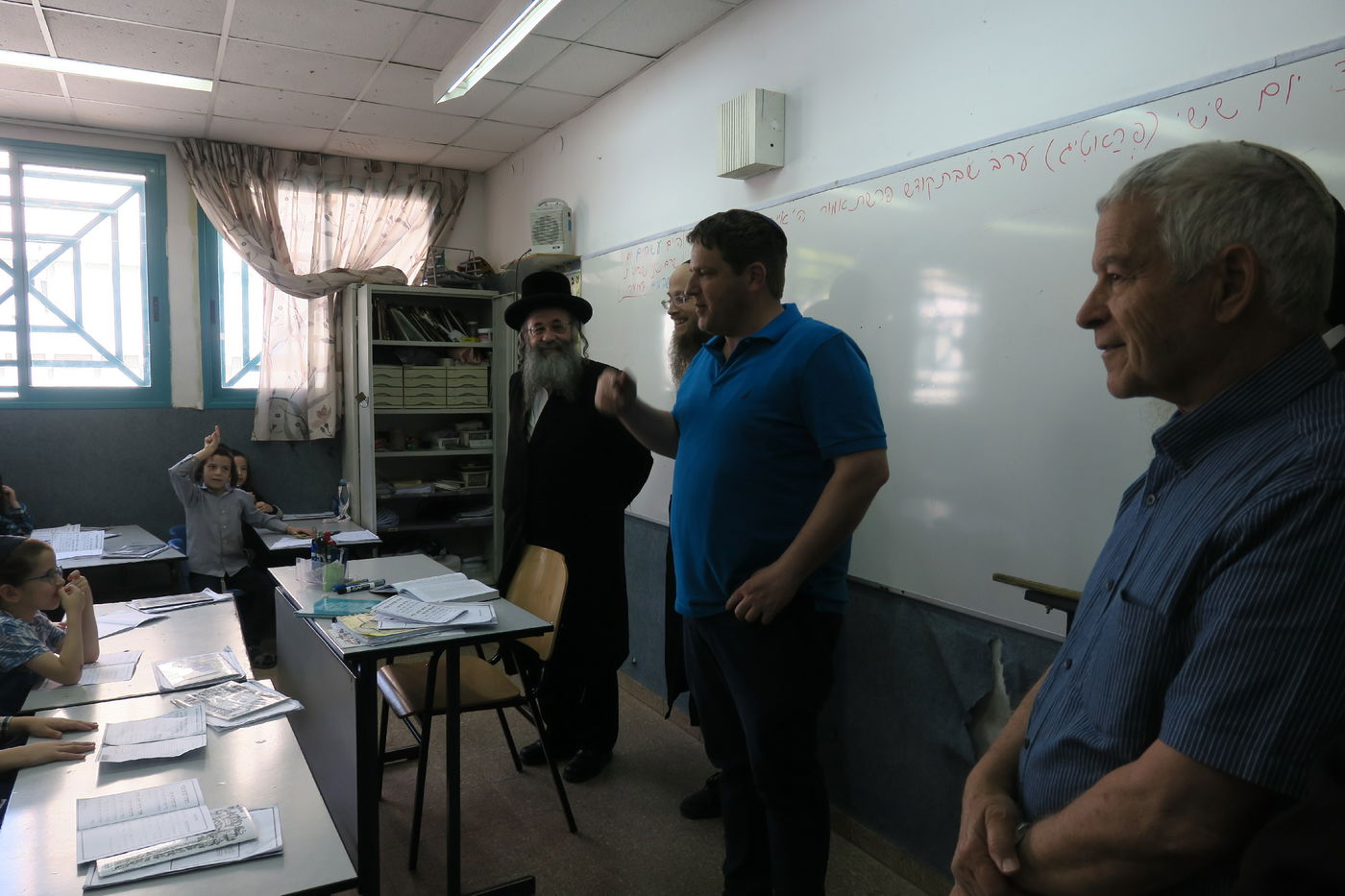 רמי גרינברג הבטיח לחסידים: מבנה לת"ת ולבית הספר