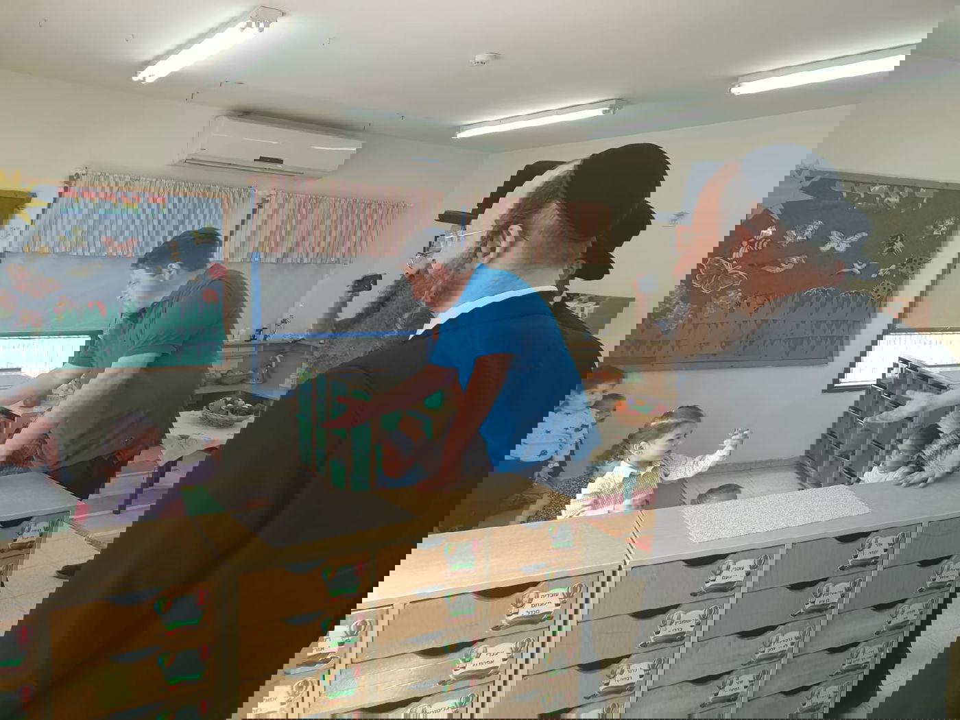 רמי גרינברג הבטיח לחסידים: מבנה לת"ת ולבית הספר