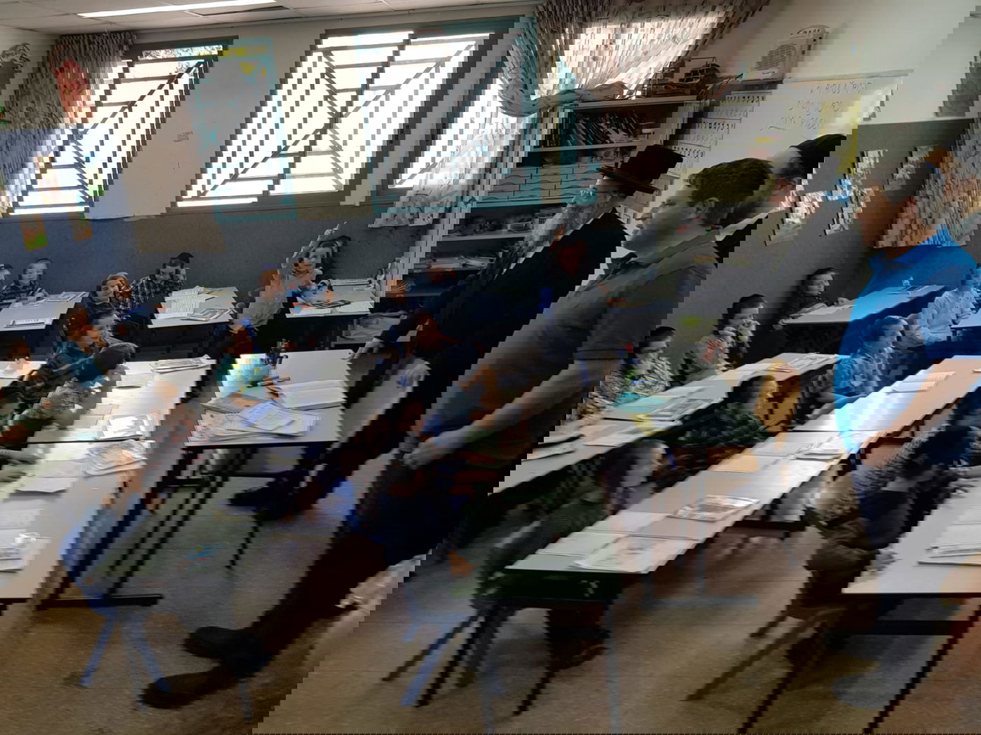 רמי גרינברג הבטיח לחסידים: מבנה לת"ת ולבית הספר