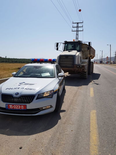 בן 17 נהג על משאית ענקית - ונתפס • צפו