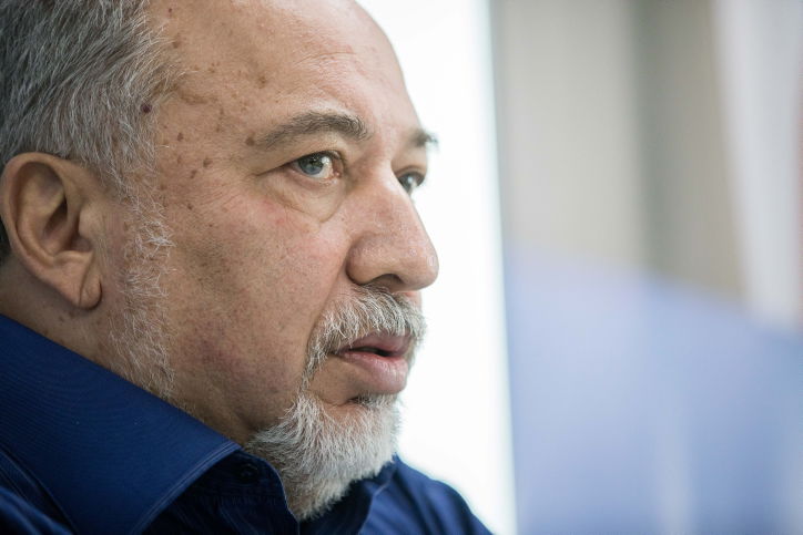 בעקבות דרישת הרבי מגור, ליברמן מסית: "ניסיון בריוני וכוחני של החרדים"