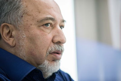 בעקבות דרישת הרבי מגור, ליברמן מסית: "ניסיון בריוני וכוחני של החרדים"