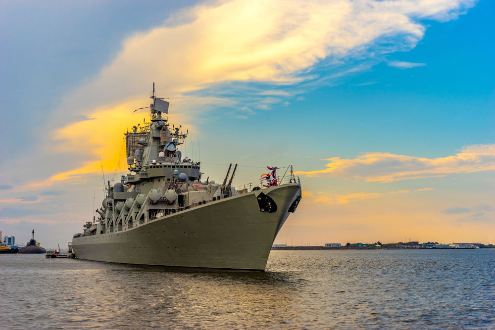 המתיחות: שתי משחתות אמריקניות חצו את מצרי הורמוז