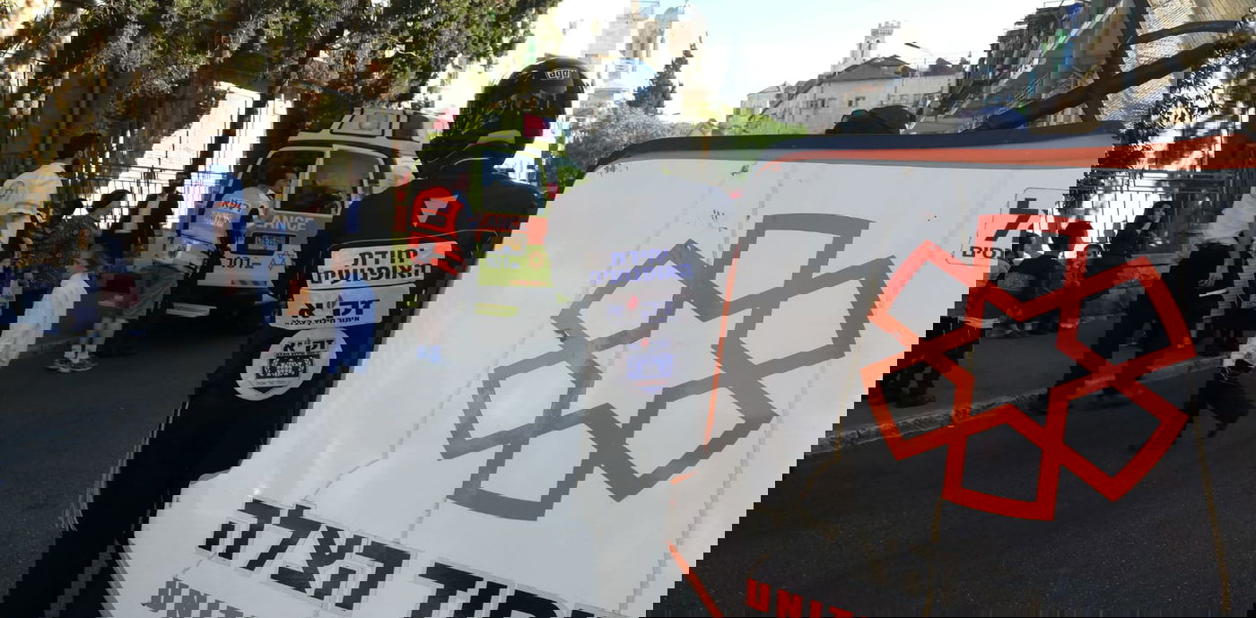 פעוט נדרס; אמו נבהלה והעלתה אותו לבית