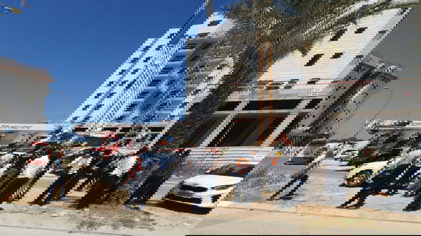 מנוף קרס באתר בנייה ביבנה: ארבעה פועלים נהרגו במקום