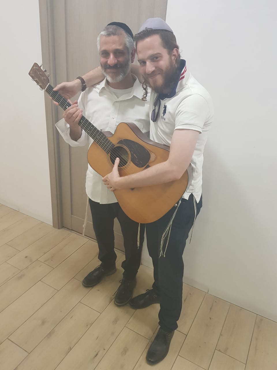 אביב אלוש ואביתר בנאי ביקרו באומן • צפו