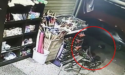 תקף באלימות קשה עובד במכולת - ונעצר • צפו