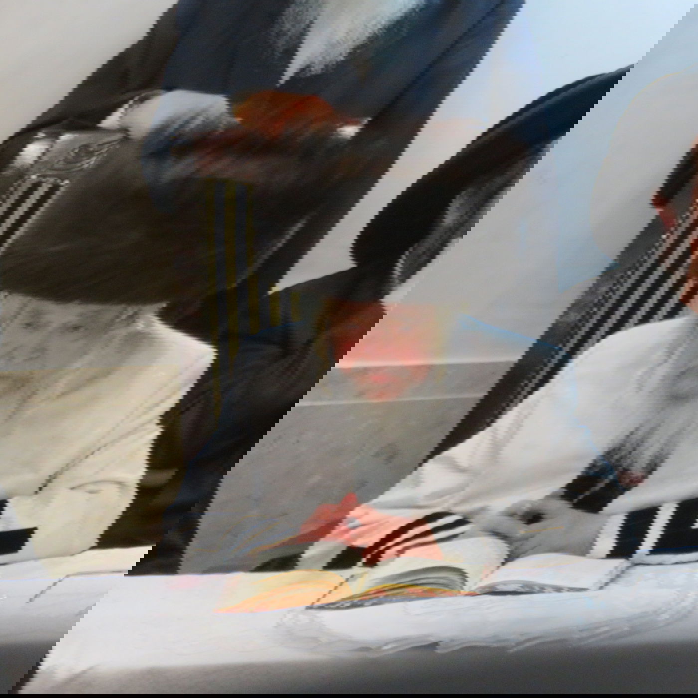 טיש 'פסח שני' בחסידות קרעטשניף סיגעט